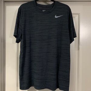 Men’s Nike breathe Dri-fit shirt size XL